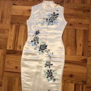 Cheongsam - Qipao Style Sleeveless Silk Dress